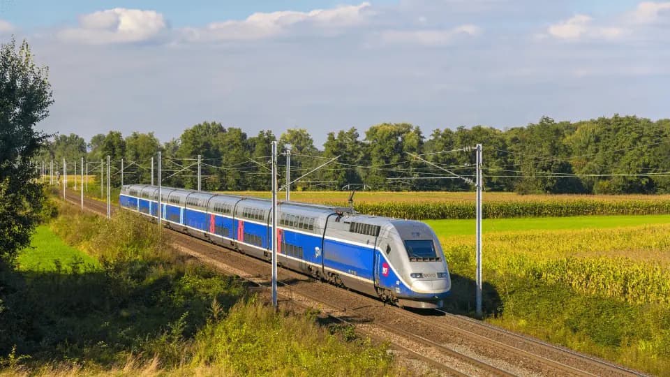 Forfait national hebdo ou mensuel de la SNCF (TER et Intercités) : prix et avantages