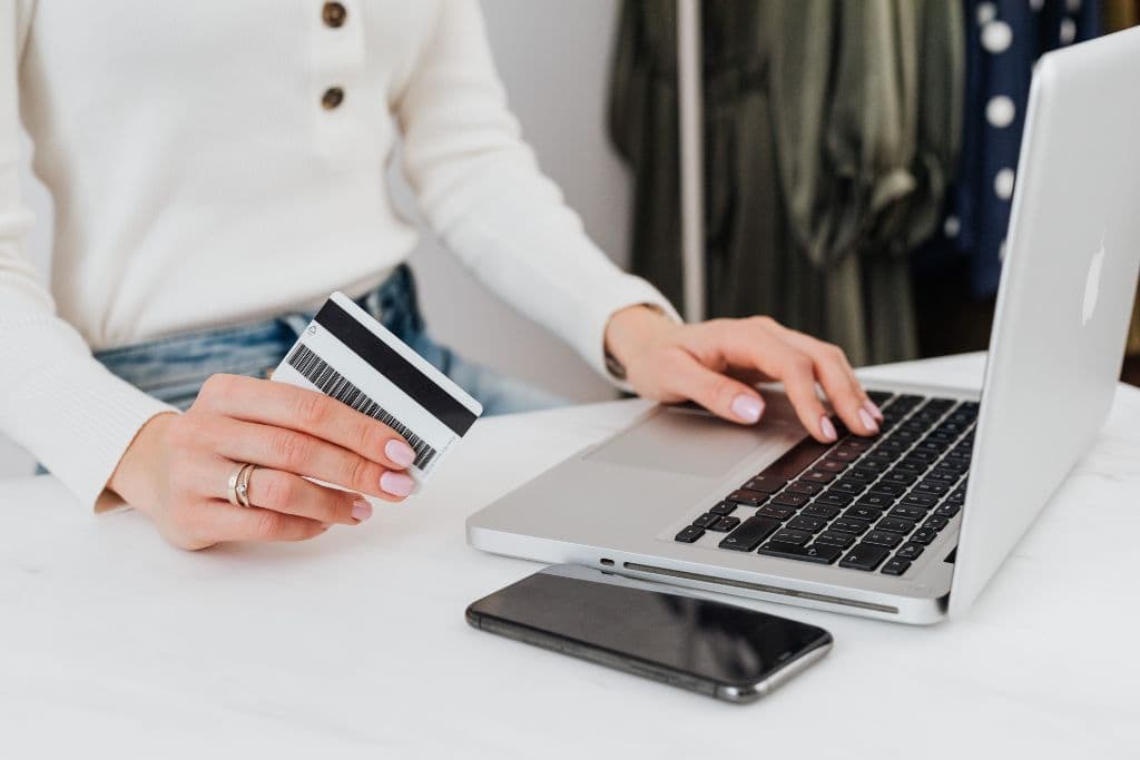 Soldes d’hiver : comment j’ai économisé plus de 300 euros grâce à Revolut