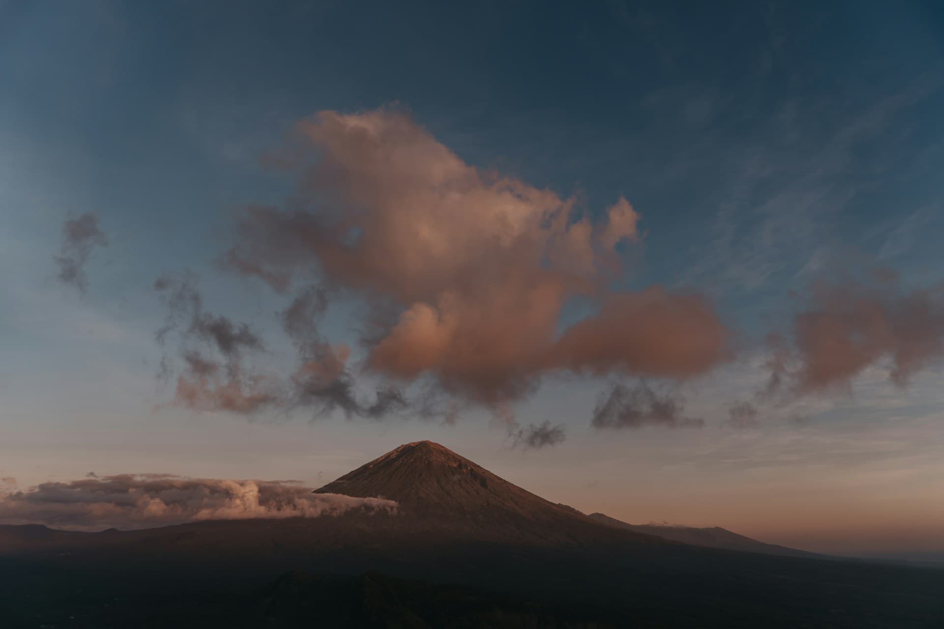 Volcan en Indonésie : ce que l'éruption change pour vos vols