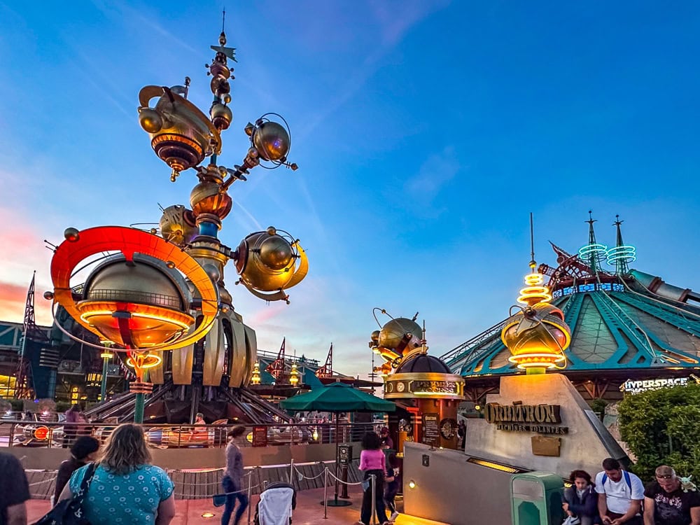 Disneyland-Paris-Hyperspace-mountain4