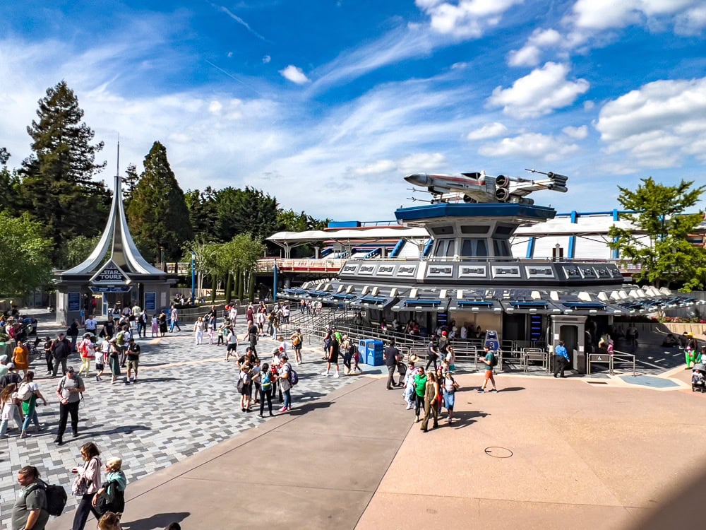 Disneyland-Paris-Hyperspace-mountain5