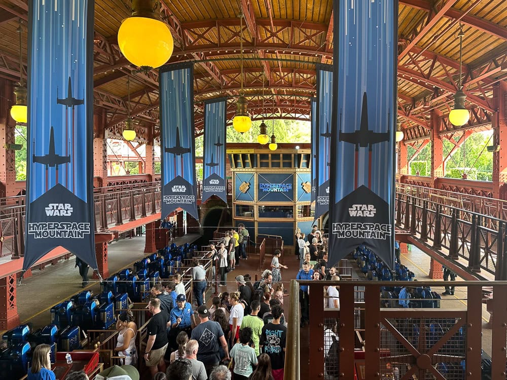Disneyland-Paris-Hyperspace-mountain6