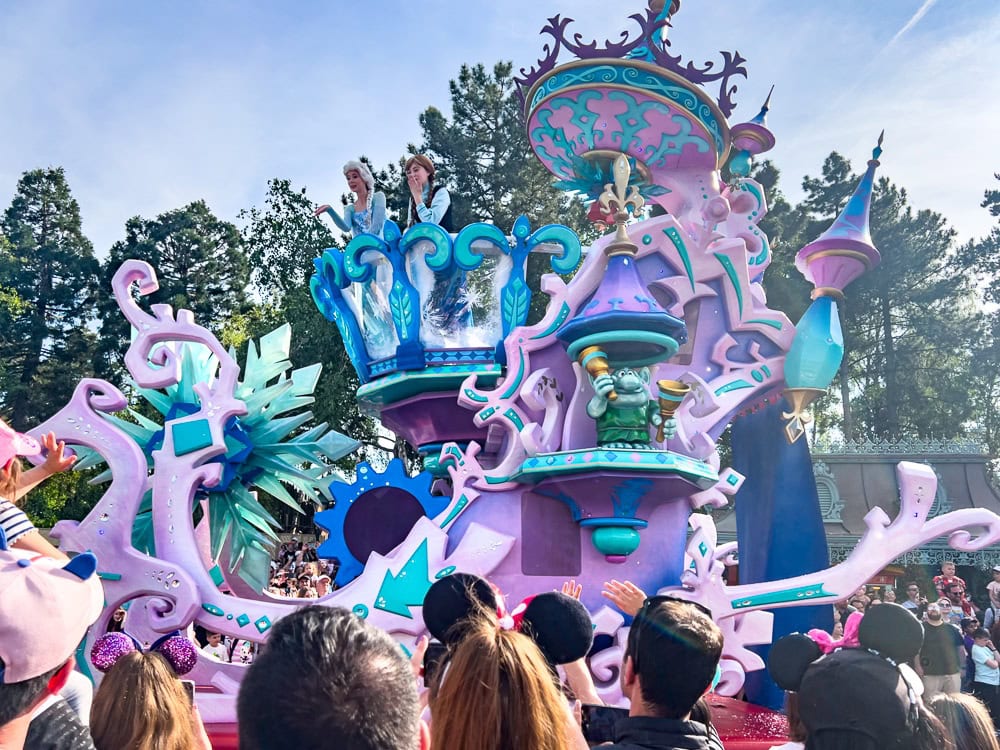 Disneyland-Paris-parade2