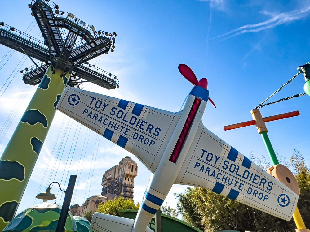 Disneyland-Walt-Disney-Studios-Paris-Toy-Soldiers-Parachute-Drop
