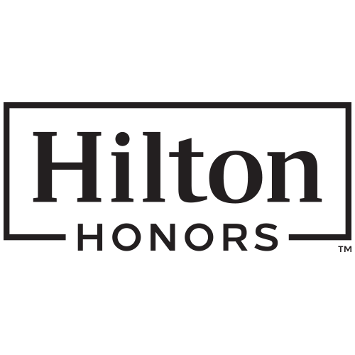 Logo officiel du programme de fidélité Hilton Honors, en texte noir sur fond transparent