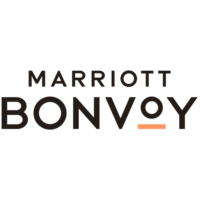 Logo du programme de fidélité Marriott Bonvoy avec texte noir et accent orange sous la lettre Y.