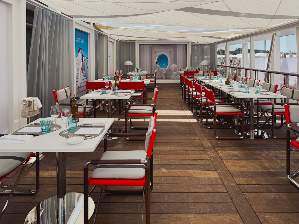 Le restaurant de la plage, Cannes, Air France La Premiere