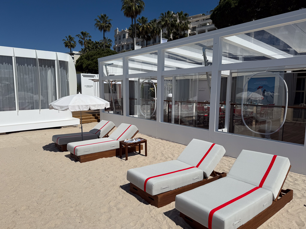L'espace transat de la plage, Cannes, Air France La Premiere