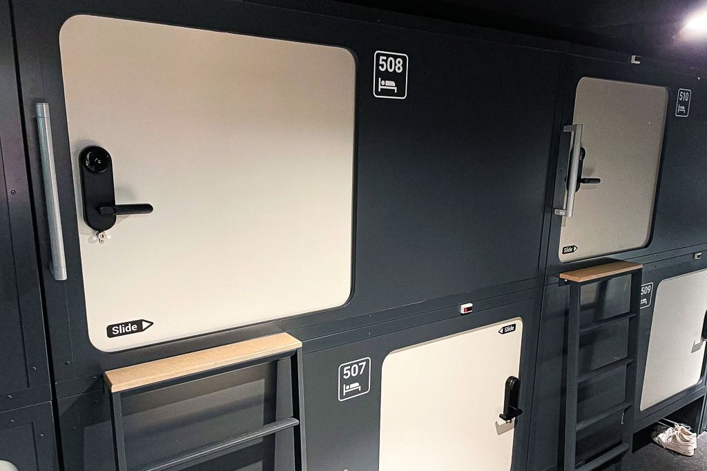 Capsule Hotel - Alpine Garden - Aéroport de Zurich