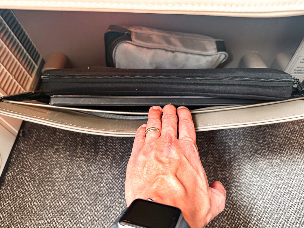 Rangement Classe Affaires Boeing 777 Emirates