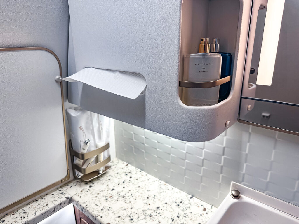Toilette Classe Affaires Boeing 777 Emirates