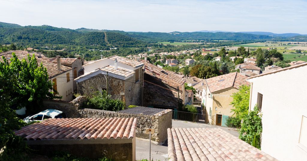 Gréoux-les-Bains dans le Parc naturel régional du Verdon