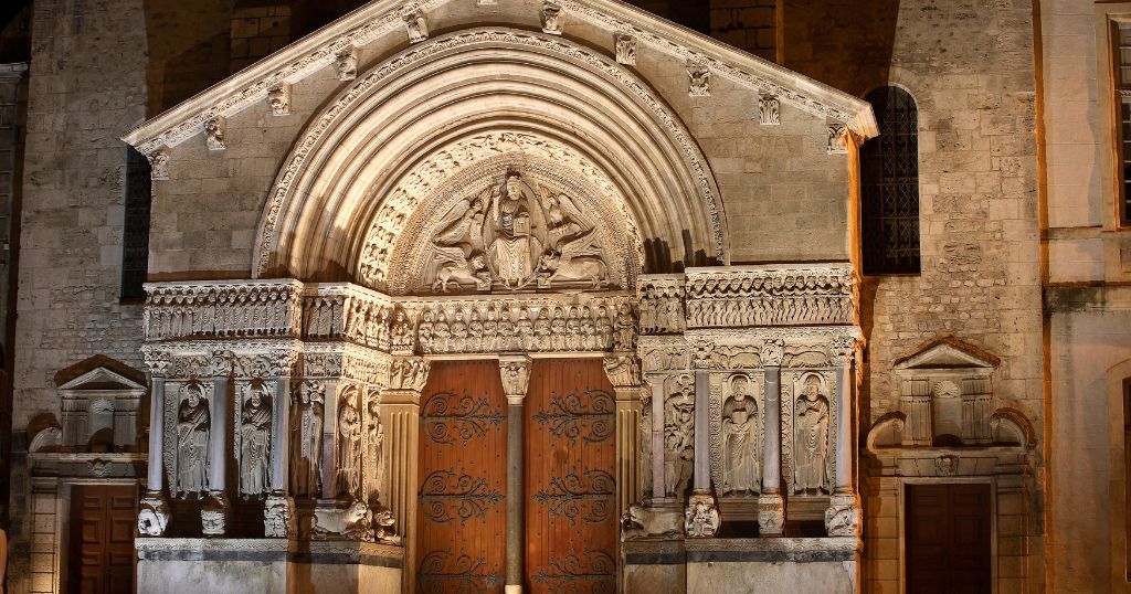 Visiter Arles Saint-Trophime
