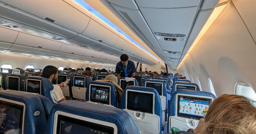 french-bee-paris-montreal-economy