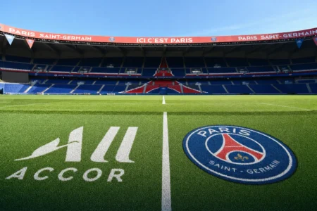 Je veux voir une photo du parc de prince (depuis la pelouse) — Featured image
