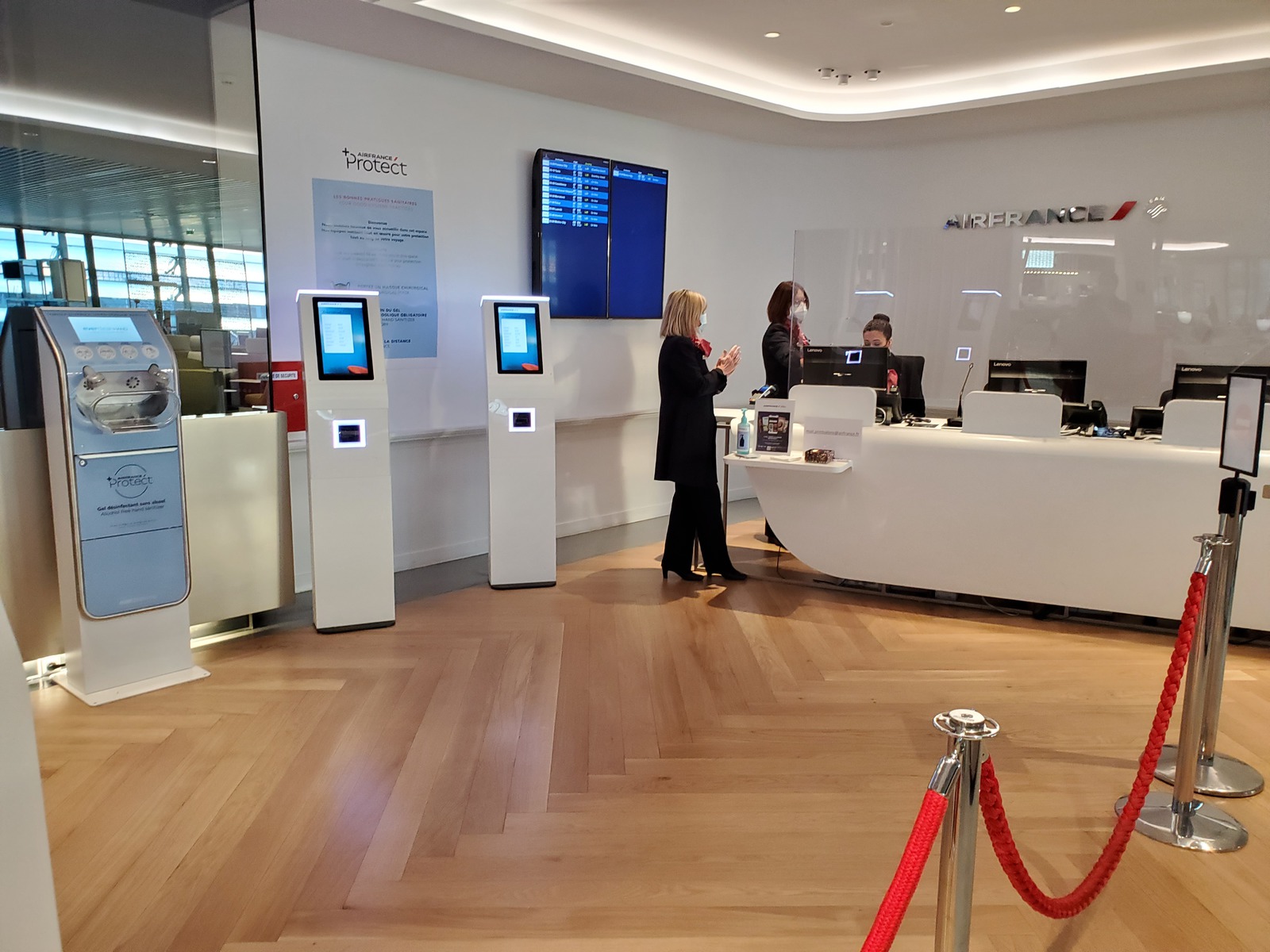 Entrée du salon Business Air France au Terminal 2E Hall L