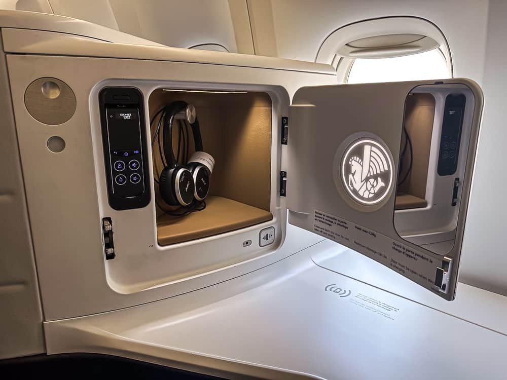 Coffre de rangement avec hippocampe rétro-éclairé Classe Business Air France