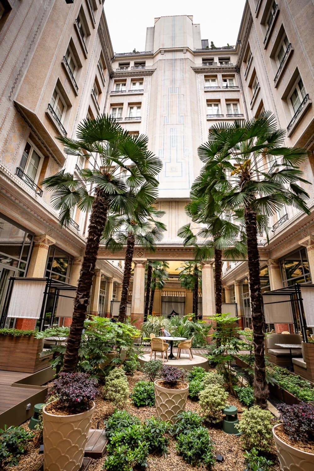 Patio intérieur de l'hôtel Prince de Galles, a Luxury Collection Hotel, Paris