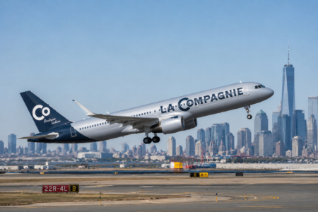 Avion La Compagnie sur le tarmac