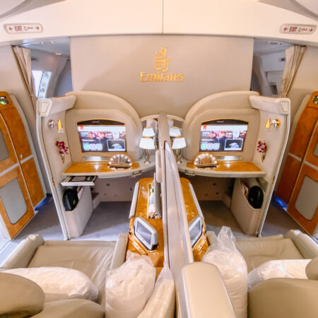 Première classe Emirates à bord du Boeing 777 sur le vol Dubaï Toronto