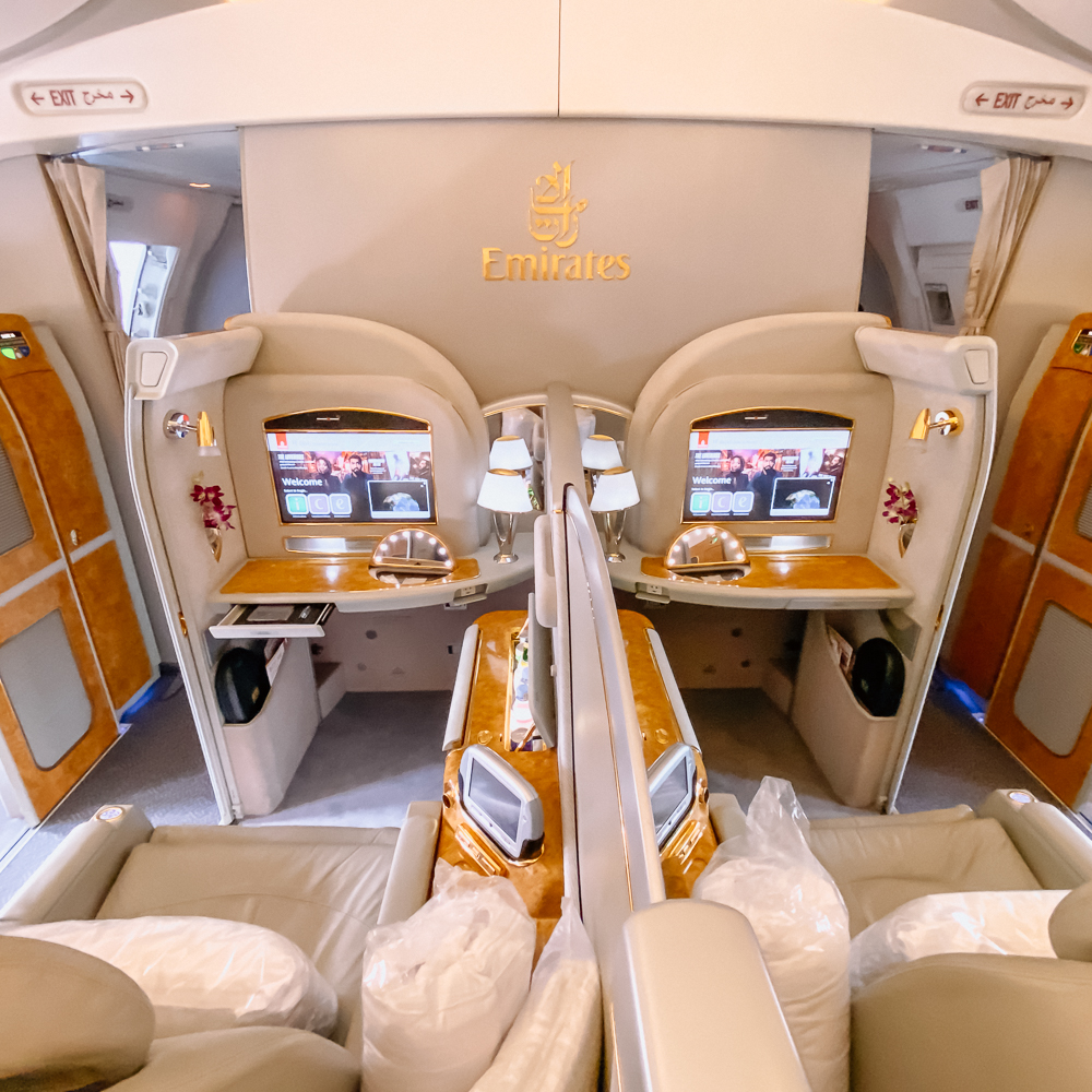 Première classe Emirates à bord du Boeing 777 sur le vol Dubaï Toronto