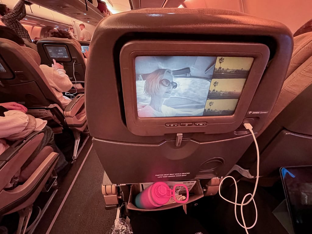 Espace pour les jambes en classe économique du SWISS Airbus A330-300, vol Montréal Zurich