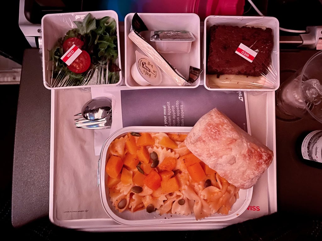 Plateau repas servi en classe économique du SWISS Airbus A330-300, vol Montréal Zurich