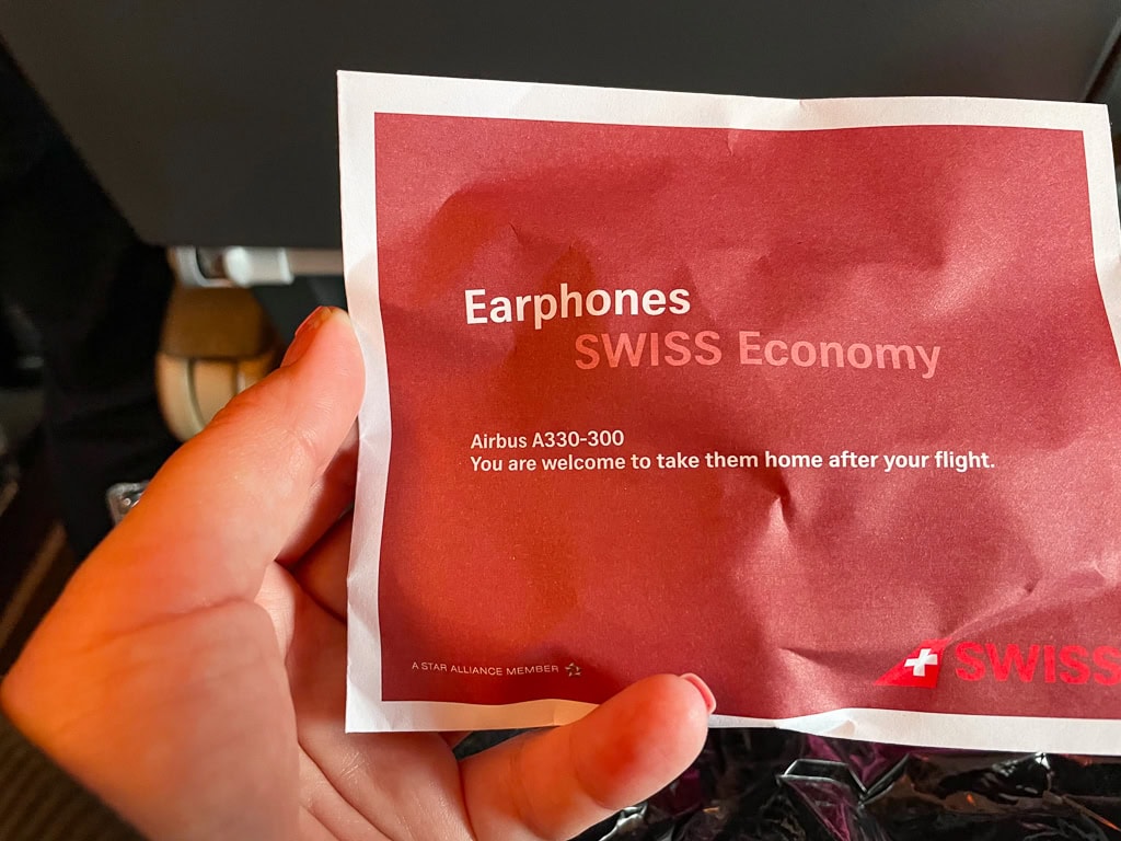 Écouteurs fournis en classe économique à bord du SWISS Airbus A330-300, vol Montréal Zurich