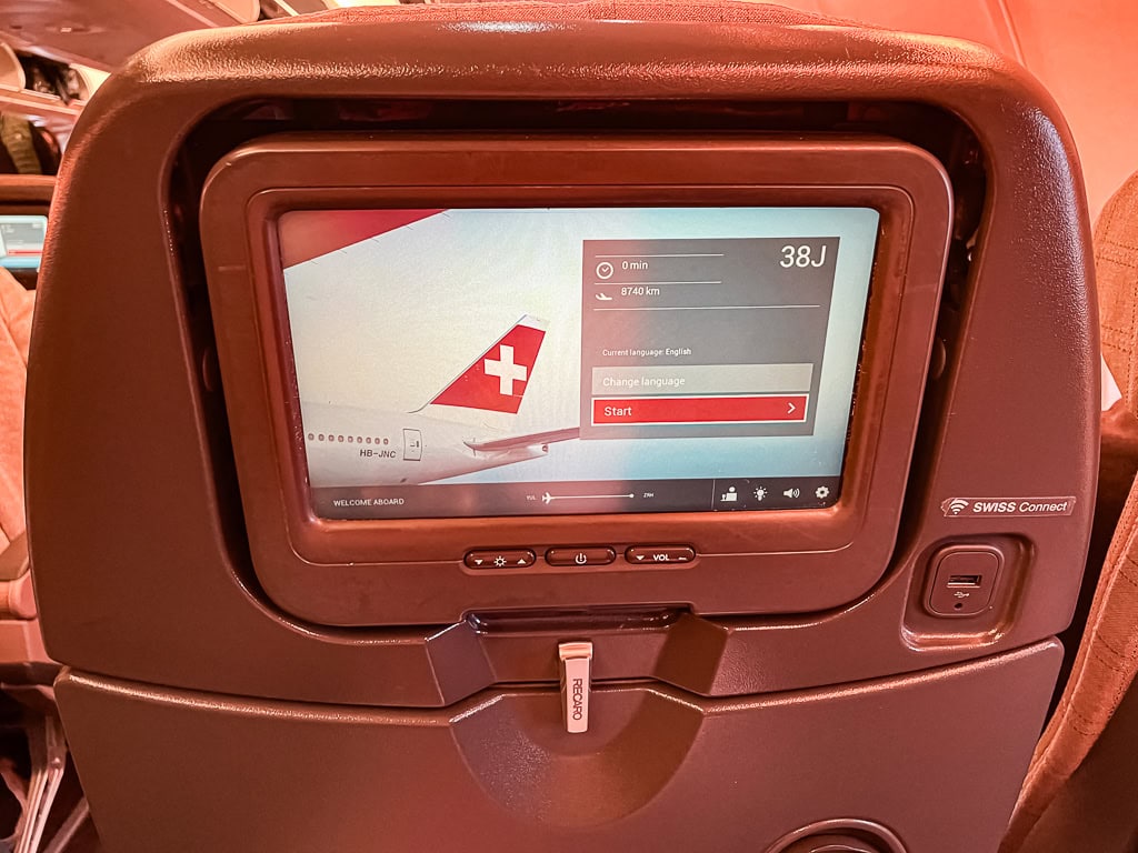 Informations de vol affichées à bord du SWISS Airbus A330-300, Montréal Zurich