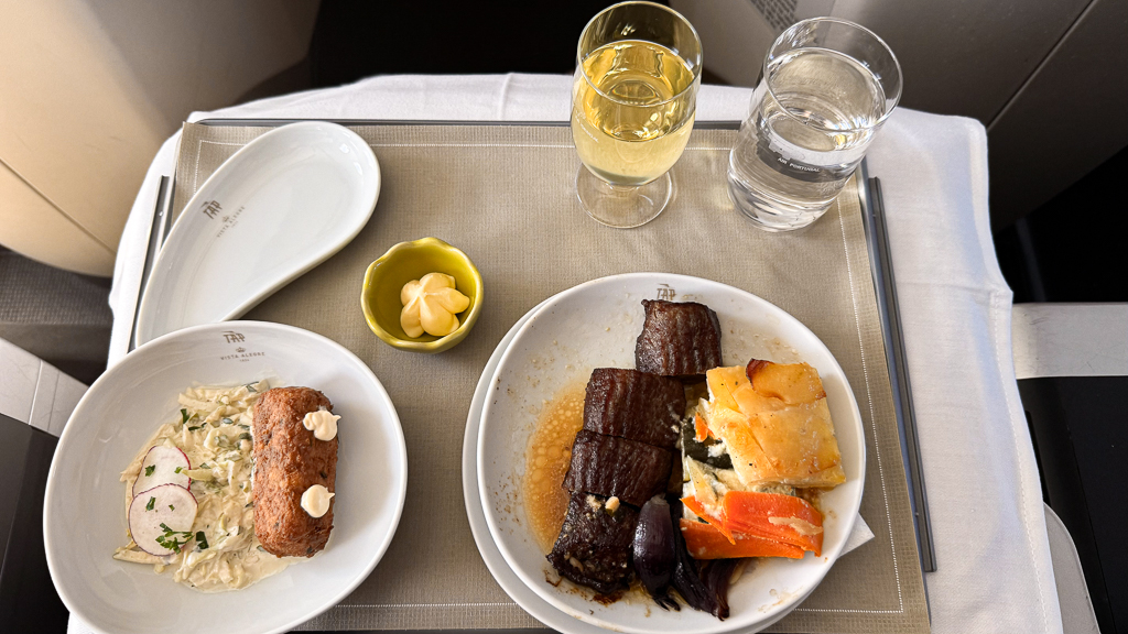 TAP Air Portugal A321neo LR Classe Affaires - Service repas à bord