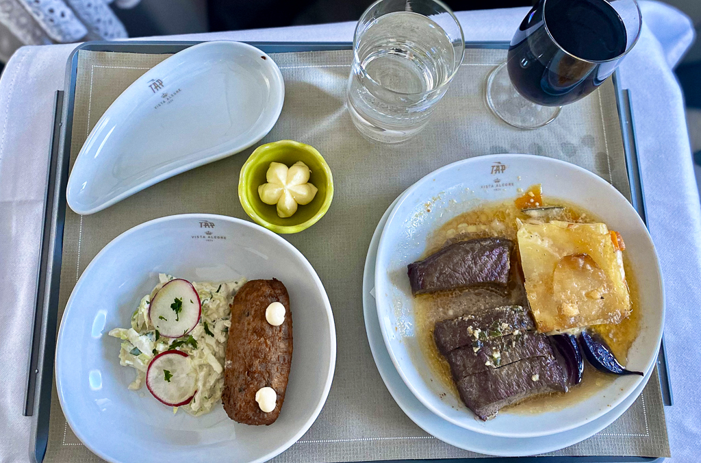 Cinquième plat du souper en classe Affaires TAP Air Portugal vers Boston