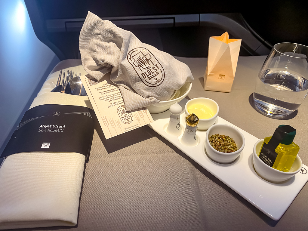 Table du service Do&Co en classe affaires Turkish Airlines sur Airbus A350