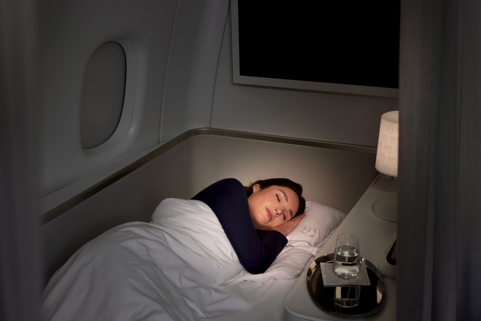 Passager endormi dans le lit de deux mètres de la suite La Première d'Air France